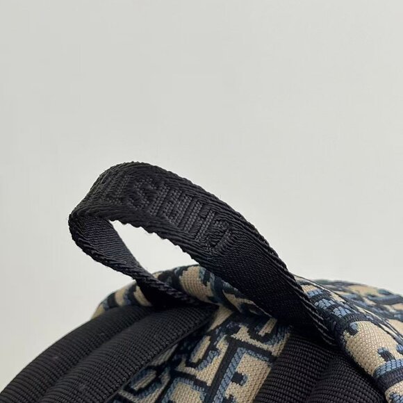 Classic DIOR Bag: A Stylish and Versatile Choice for Elegance - Picture 5 of 6